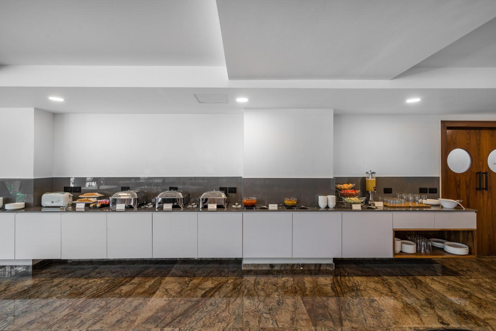 Skyla Studios & Suites - Hitech City Hyderabad Eksteriør bilde